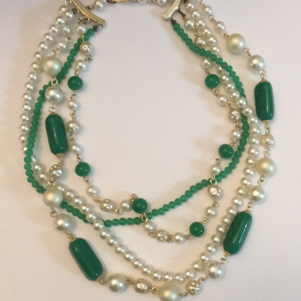 Made in Japan 🇯🇵 jade color faux pearl necklace